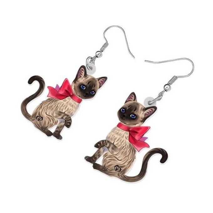 Boucles d'oreille chat au noeud rouge.