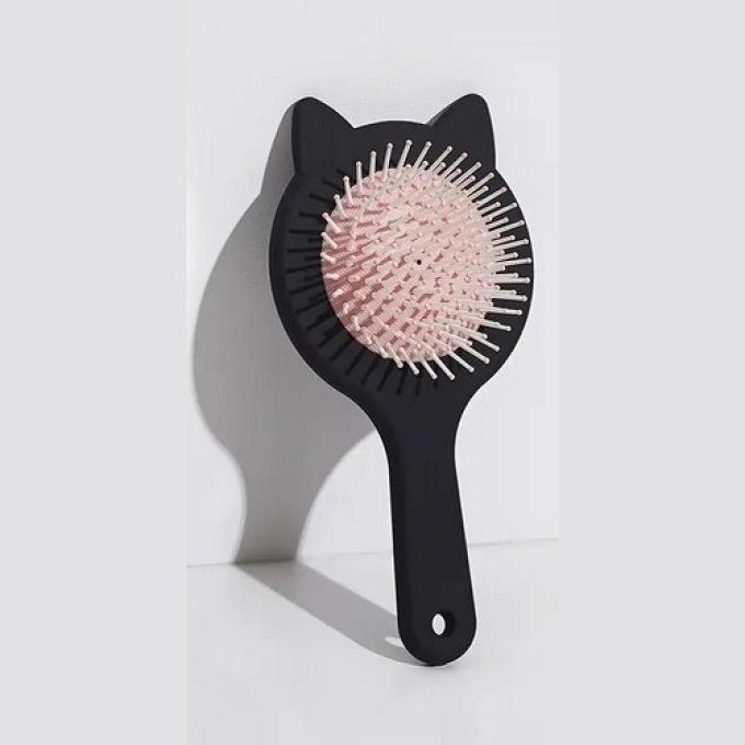 Brosse noire tête de chat.