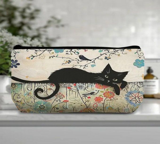 Trousse chat noir endormi.